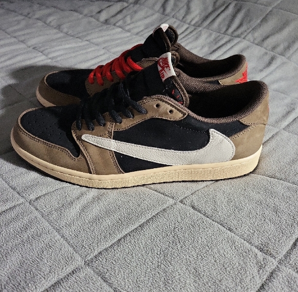 TRAVIS SCOTTS - Picture 1 of 9